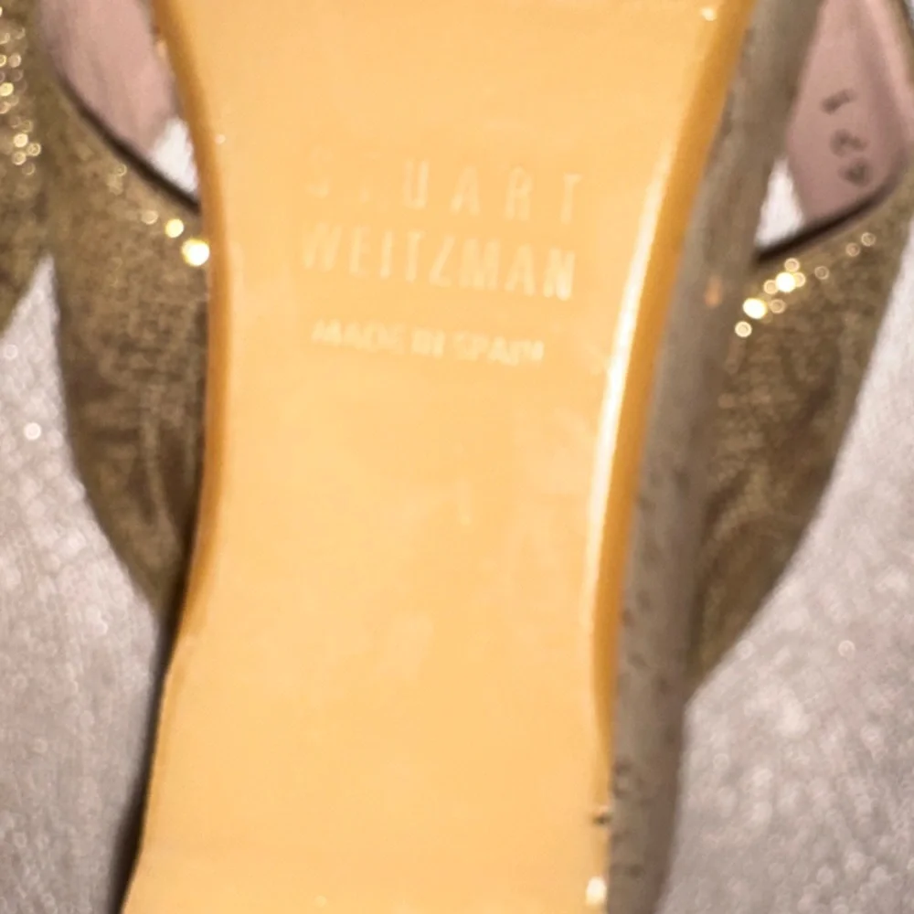 Stuart Weitzman nwot glue
